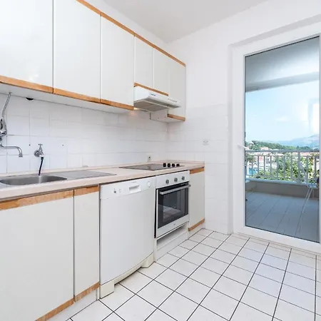 Nona Apartment