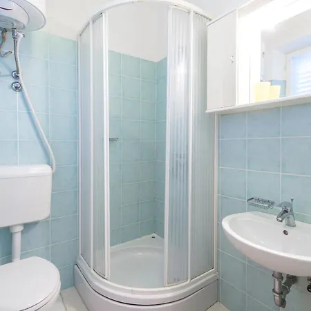 Nona ツァヴタット