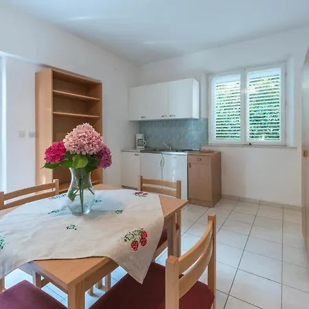 Nona Apartment *