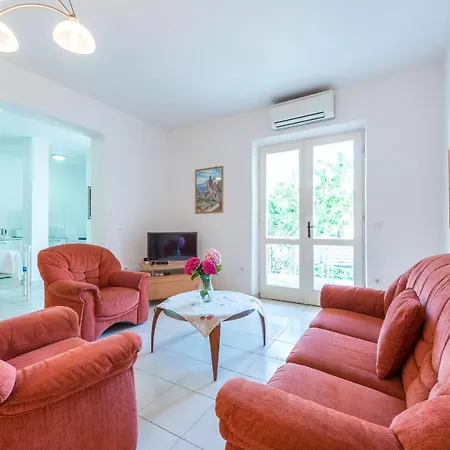 Nona Apartment *
